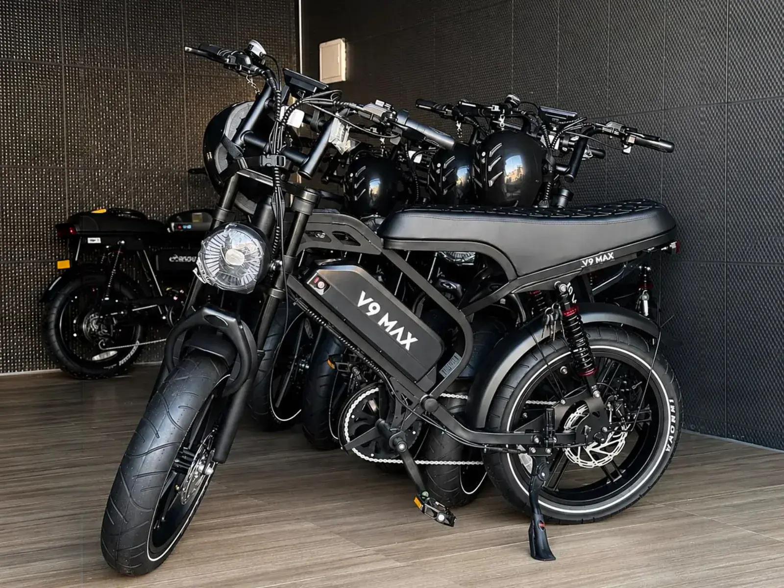 V9 Max Range em 3/4 no showroom da ASA